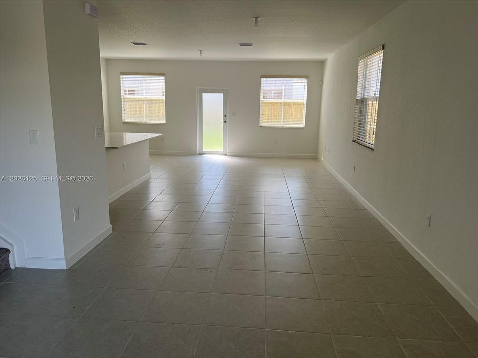 For Rent: $3,850 (4 beds, 2 baths, 1983 Square Feet)