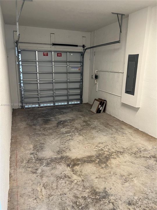 For Rent: $3,850 (4 beds, 2 baths, 1983 Square Feet)