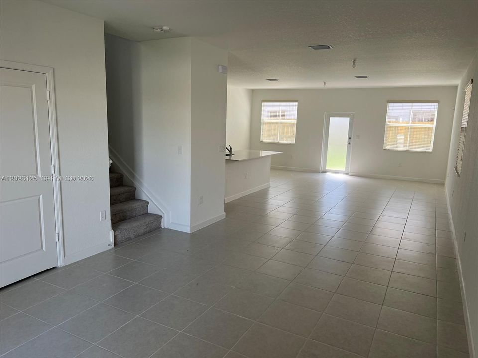 For Rent: $3,850 (4 beds, 2 baths, 1983 Square Feet)