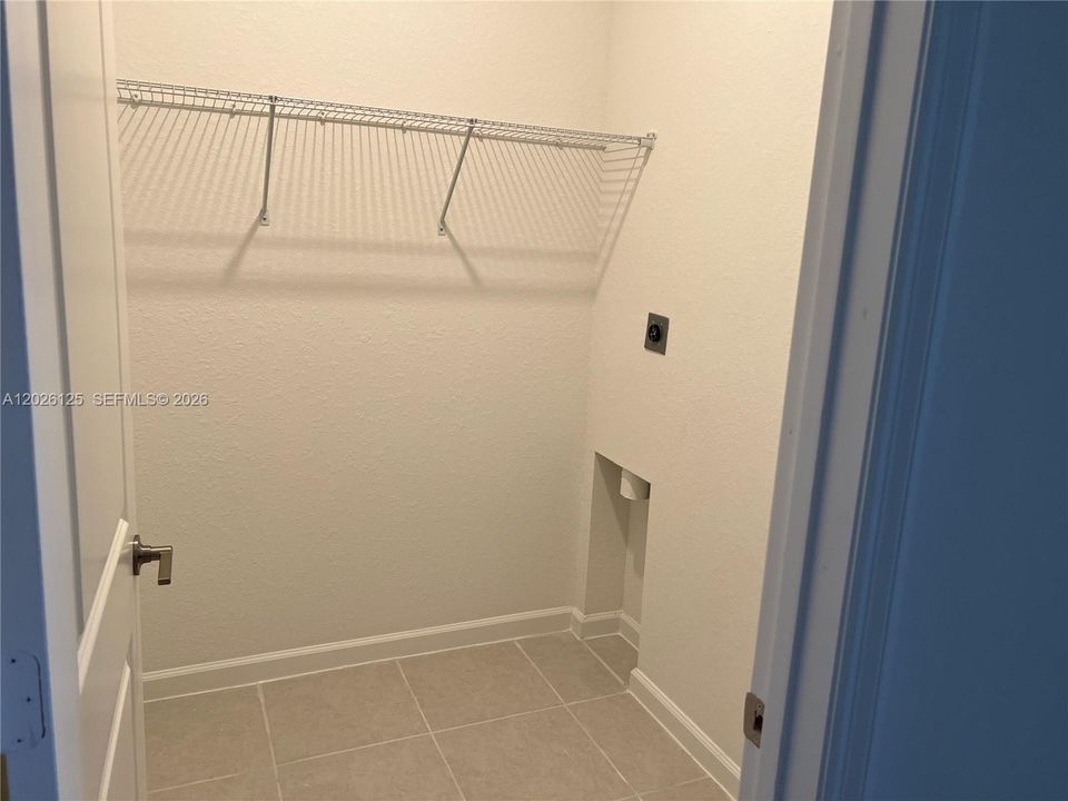 For Rent: $3,850 (4 beds, 2 baths, 1983 Square Feet)