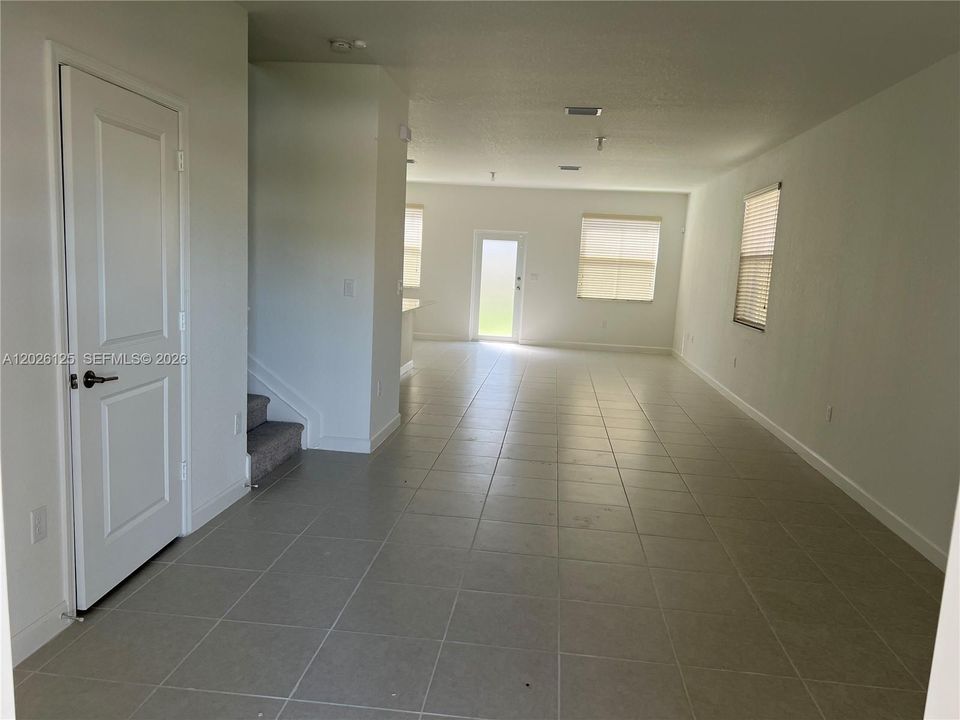 For Rent: $3,850 (4 beds, 2 baths, 1983 Square Feet)