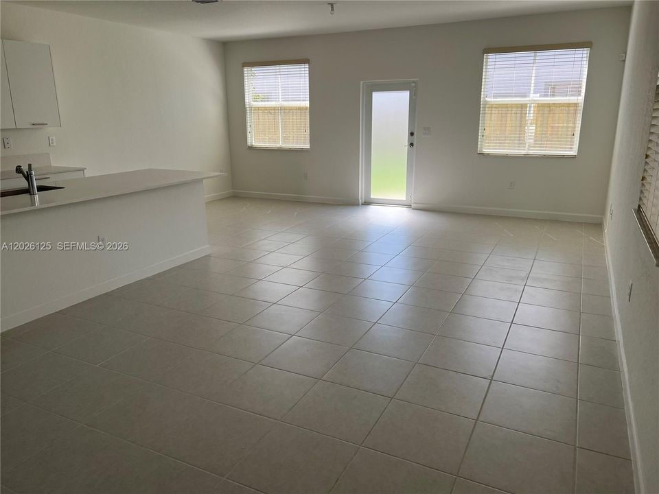 For Rent: $3,850 (4 beds, 2 baths, 1983 Square Feet)