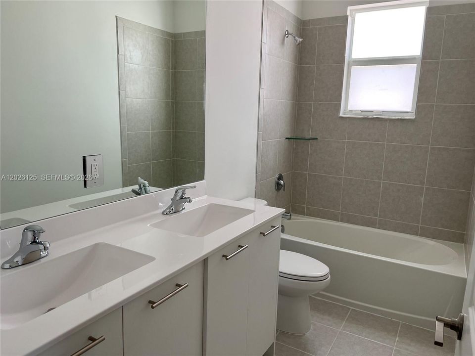 For Rent: $3,850 (4 beds, 2 baths, 1983 Square Feet)