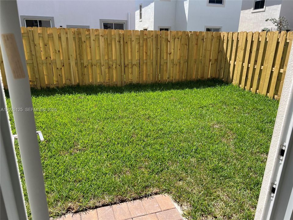 For Rent: $3,850 (4 beds, 2 baths, 1983 Square Feet)