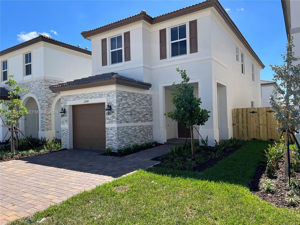 For Rent: $3,850 (4 beds, 2 baths, 1983 Square Feet)