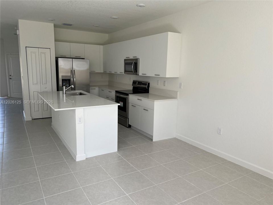 For Rent: $3,850 (4 beds, 2 baths, 1983 Square Feet)