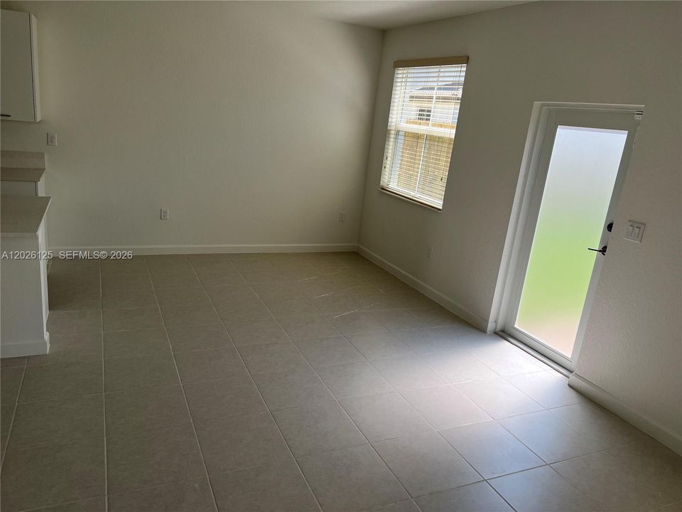 For Rent: $3,850 (4 beds, 2 baths, 1983 Square Feet)