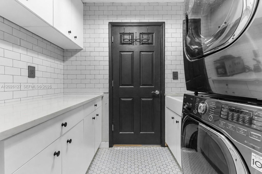 For Sale: $870,000 (4 beds, 3 baths, 2709 Square Feet)