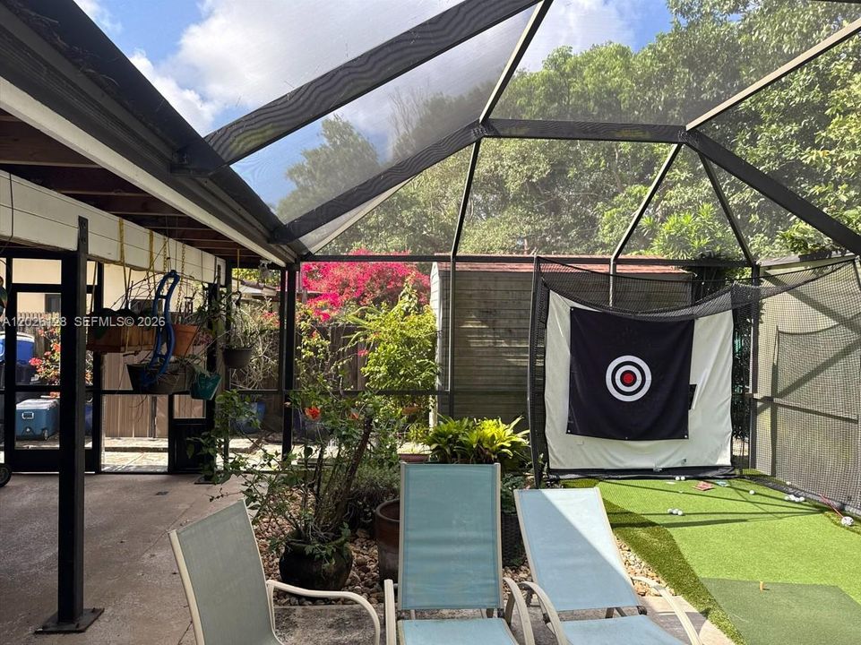 For Sale: $1,575,000 (4 beds, 2 baths, 1657 Square Feet)