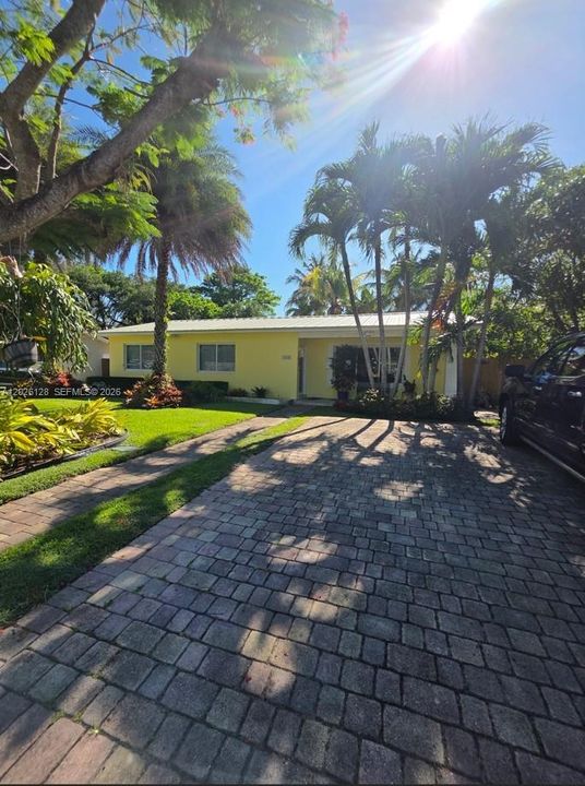 For Sale: $1,575,000 (4 beds, 2 baths, 1657 Square Feet)