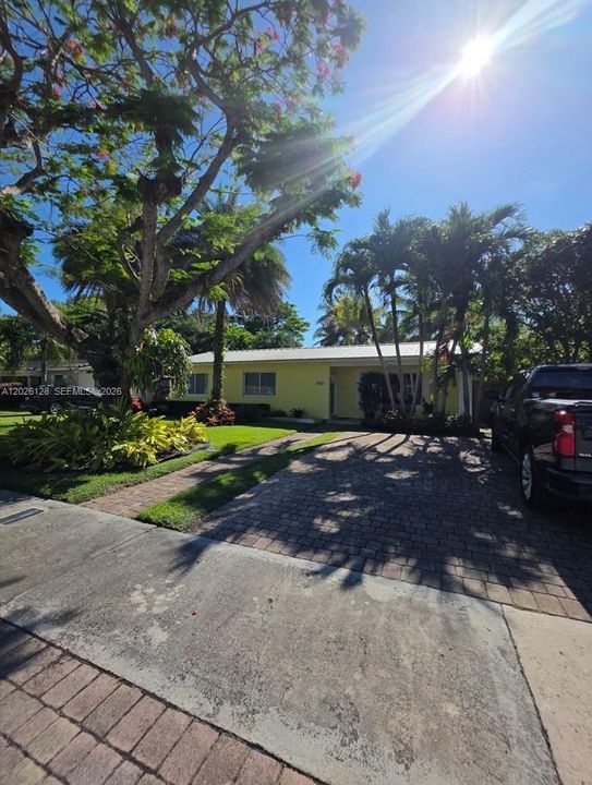 For Sale: $1,575,000 (4 beds, 2 baths, 1657 Square Feet)