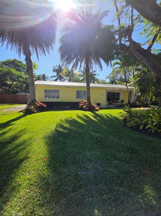 For Sale: $1,575,000 (4 beds, 2 baths, 1657 Square Feet)