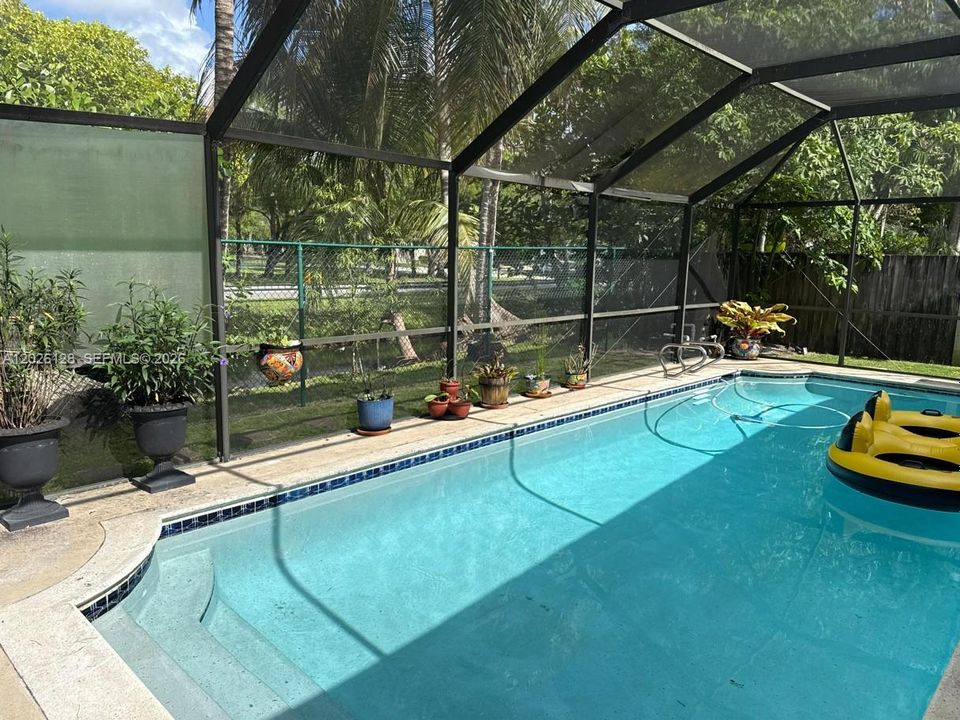 For Sale: $1,575,000 (4 beds, 2 baths, 1657 Square Feet)