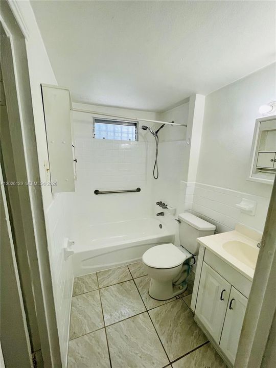 В аренду: $1,700 (2 спален, 1 ванн, 768 Квадратных фут)