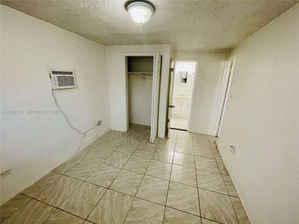 В аренду: $1,700 (2 спален, 1 ванн, 768 Квадратных фут)
