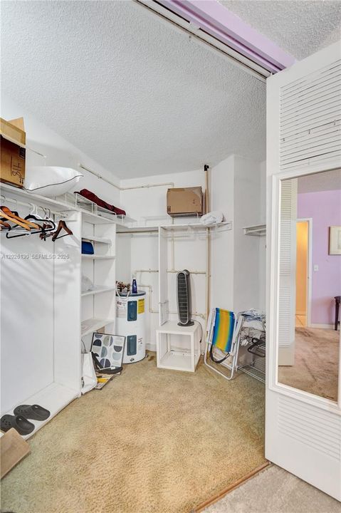 For Sale: $234,900 (1 beds, 1 baths, 878 Square Feet)