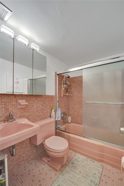For Sale: $234,900 (1 beds, 1 baths, 878 Square Feet)