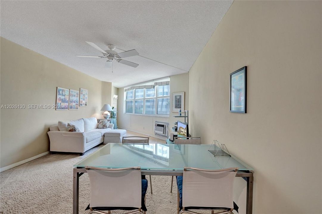 For Sale: $234,900 (1 beds, 1 baths, 878 Square Feet)