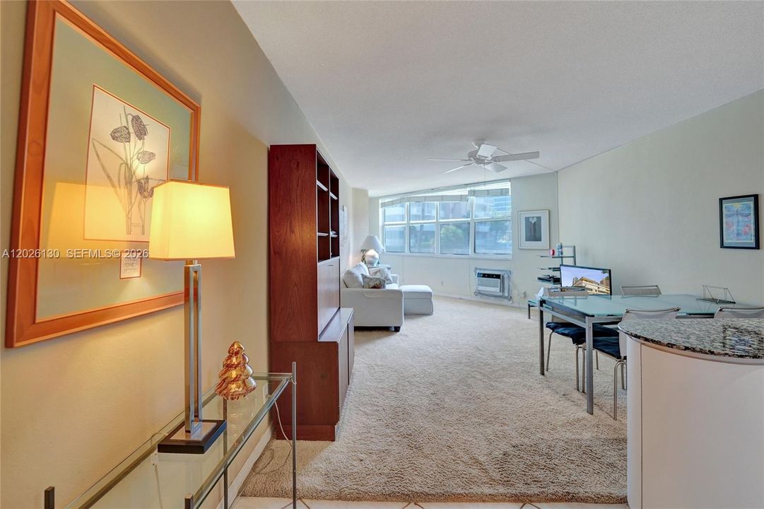 For Sale: $234,900 (1 beds, 1 baths, 878 Square Feet)