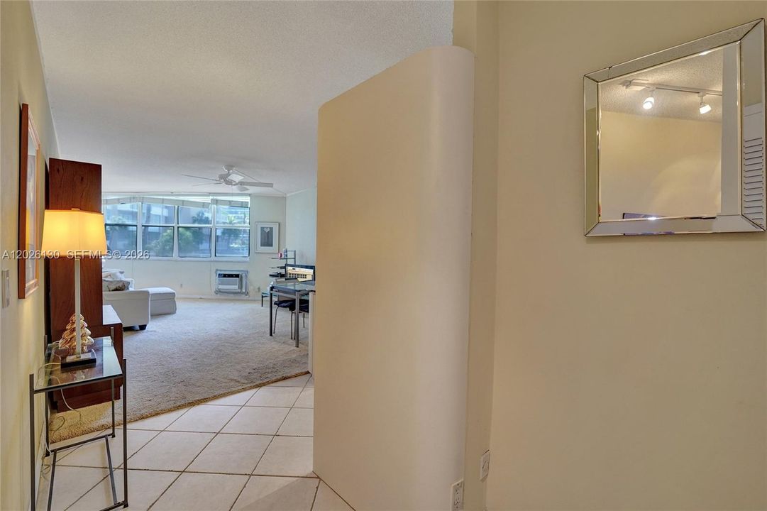 For Sale: $234,900 (1 beds, 1 baths, 878 Square Feet)