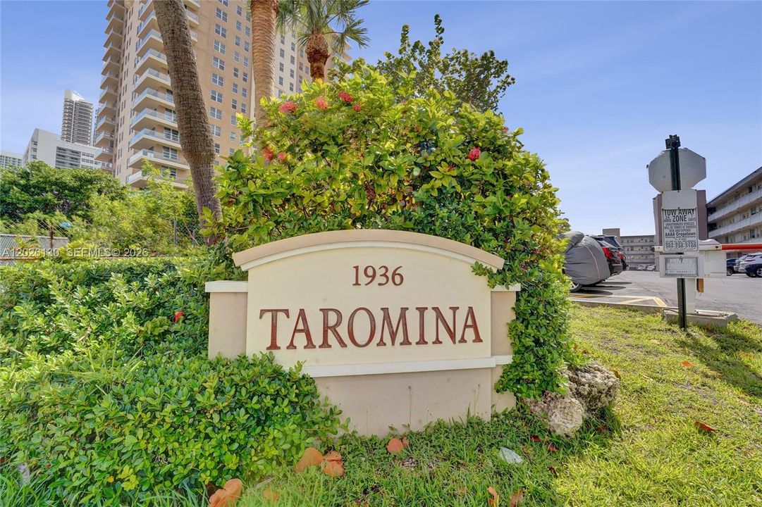 For Sale: $234,900 (1 beds, 1 baths, 878 Square Feet)