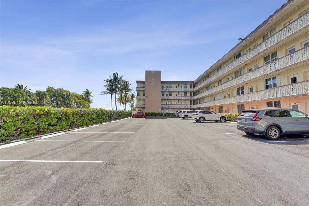 For Sale: $234,900 (1 beds, 1 baths, 878 Square Feet)