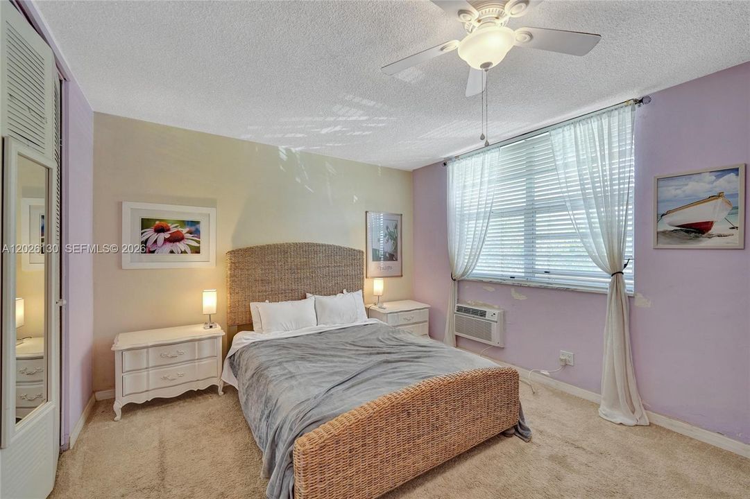 For Sale: $234,900 (1 beds, 1 baths, 878 Square Feet)