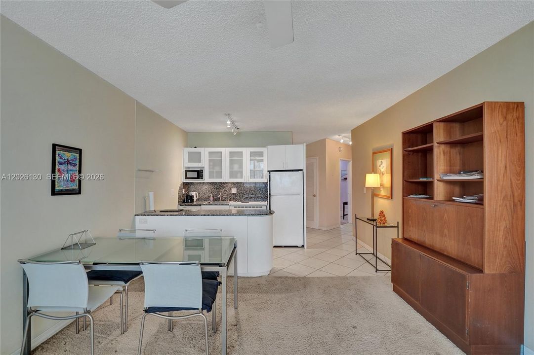 For Sale: $234,900 (1 beds, 1 baths, 878 Square Feet)