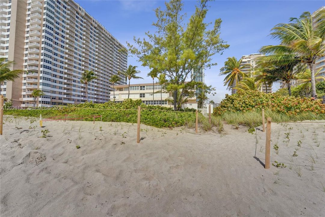 For Sale: $234,900 (1 beds, 1 baths, 878 Square Feet)