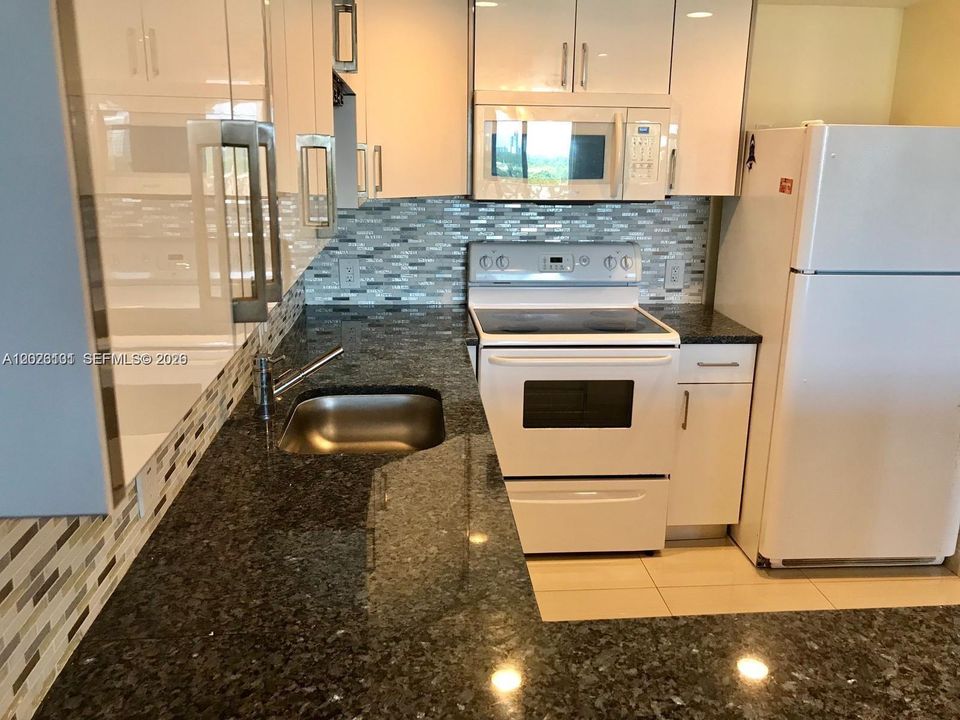 В аренду: $1,900 (1 спален, 1 ванн, 778 Квадратных фут)