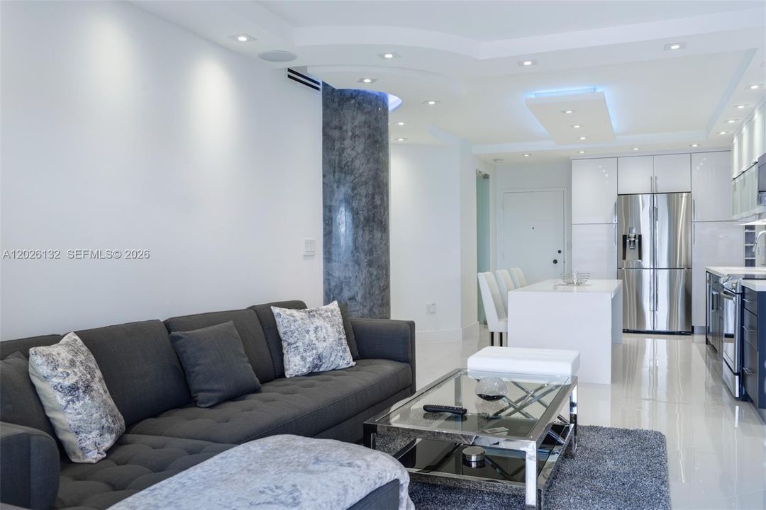 For Sale: $585,000 (1 beds, 1 baths, 870 Square Feet)
