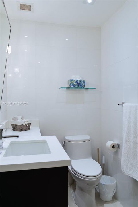 For Sale: $585,000 (1 beds, 1 baths, 870 Square Feet)