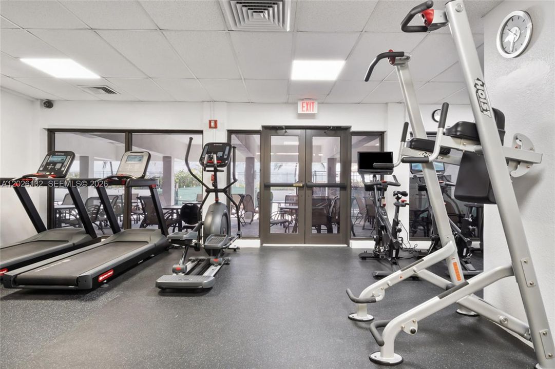 For Sale: $585,000 (1 beds, 1 baths, 870 Square Feet)