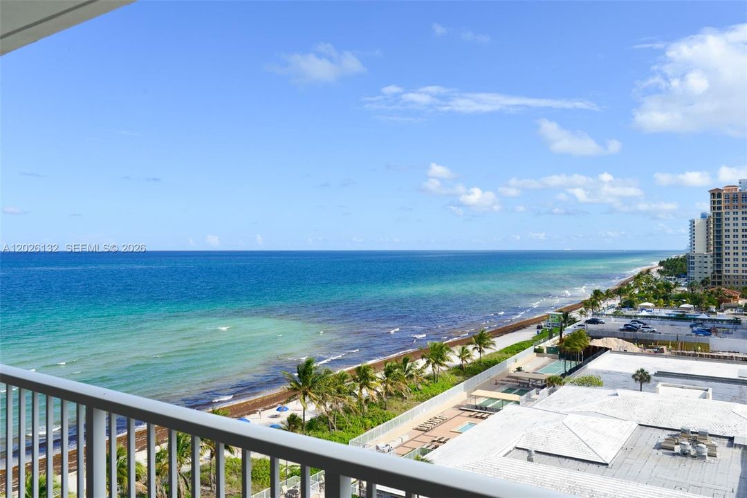 For Sale: $585,000 (1 beds, 1 baths, 870 Square Feet)