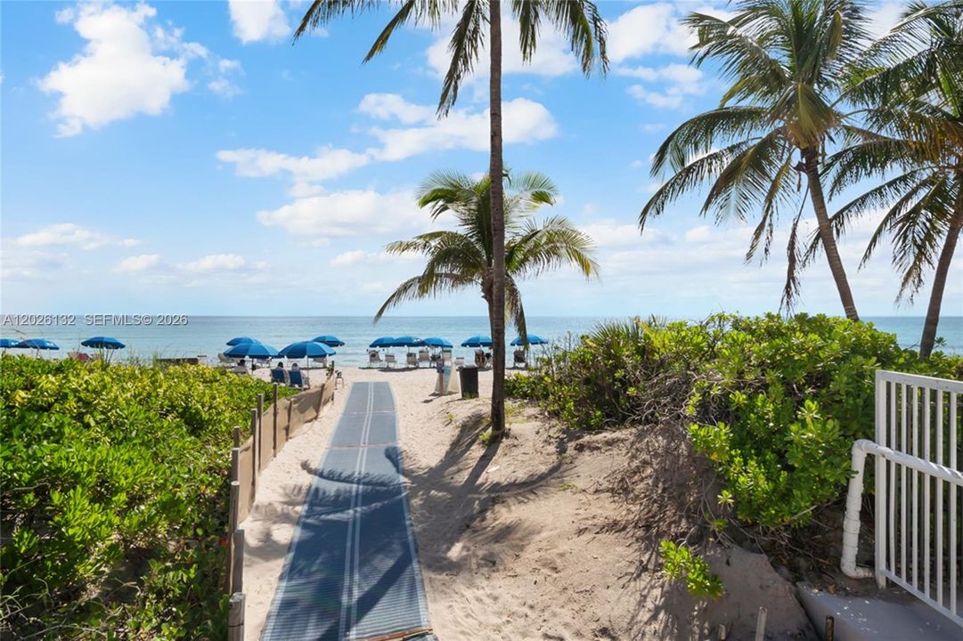 For Sale: $585,000 (1 beds, 1 baths, 870 Square Feet)