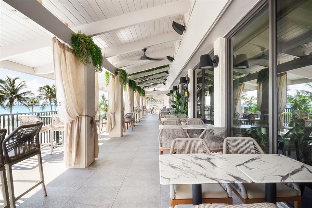 For Sale: $585,000 (1 beds, 1 baths, 870 Square Feet)
