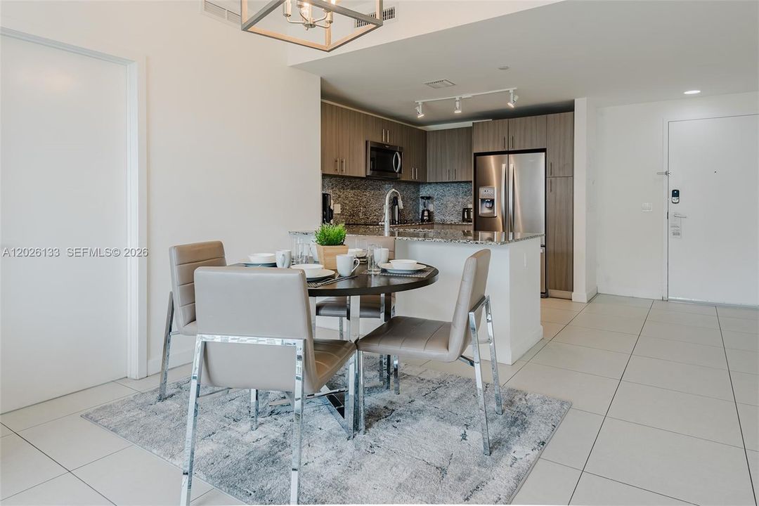 For Rent: $3,800 (1 beds, 1 baths, 1106 Square Feet)