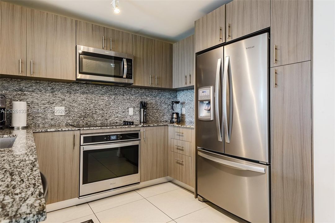 For Rent: $3,800 (1 beds, 1 baths, 1106 Square Feet)
