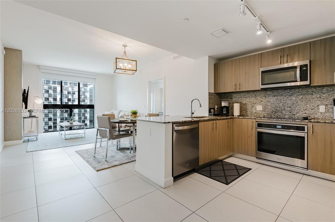 For Rent: $3,800 (1 beds, 1 baths, 1106 Square Feet)