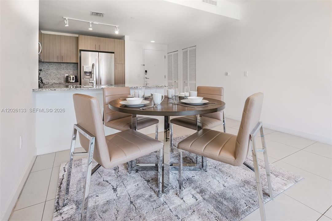 For Rent: $3,800 (1 beds, 1 baths, 1106 Square Feet)