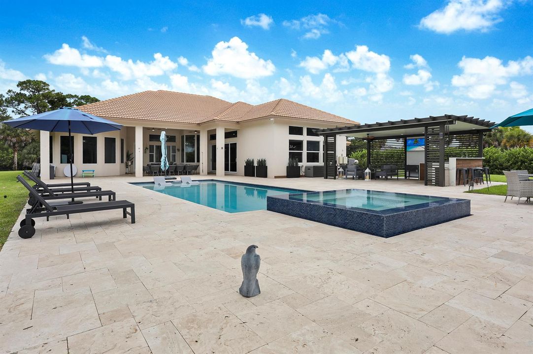 Pool with Jacuzzi