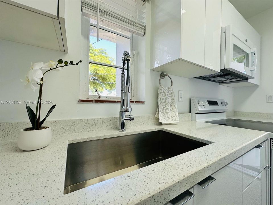 For Rent: $1,750 (1 beds, 1 baths, 550 Square Feet)