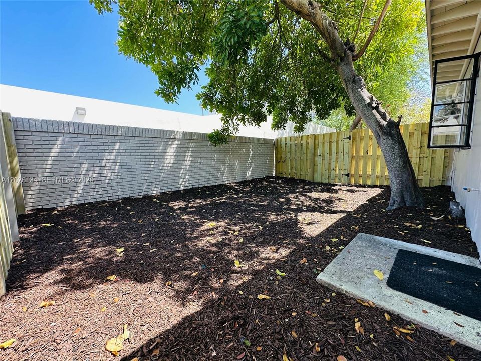 For Rent: $1,750 (1 beds, 1 baths, 550 Square Feet)