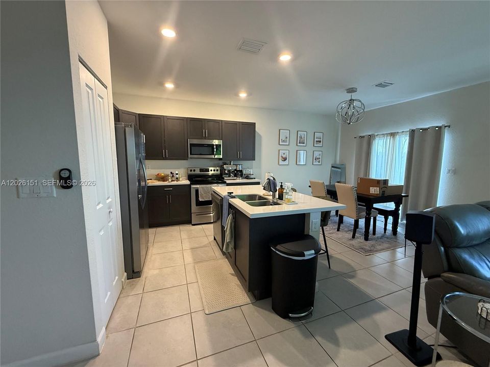 En Venta: $520,000 (3 camas, 2 baños, 1832 Pies cuadrados)