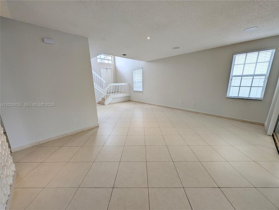 En Renta: $4,600 (3 camas, 2 baños, 1836 Pies cuadrados)