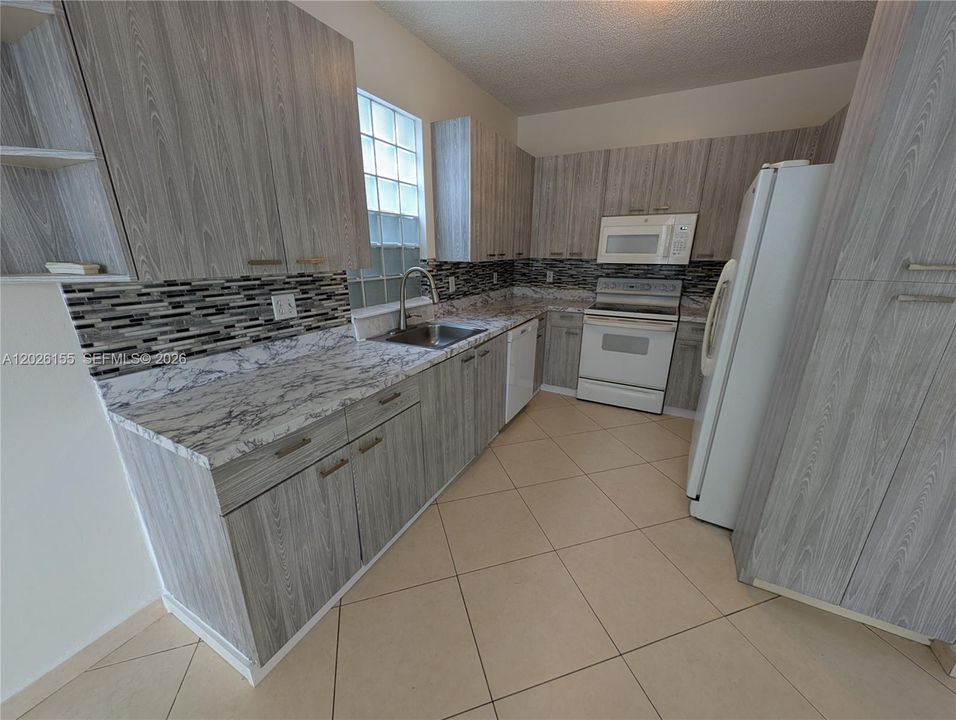 En Renta: $4,600 (3 camas, 2 baños, 1836 Pies cuadrados)