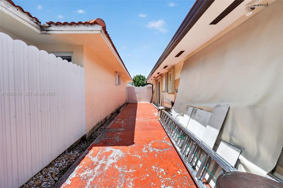 For Sale: $765,000 (3 beds, 2 baths, 1569 Square Feet)