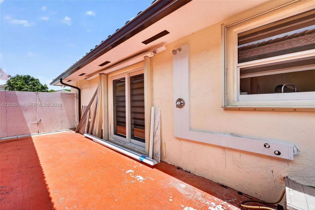 For Sale: $765,000 (3 beds, 2 baths, 1569 Square Feet)