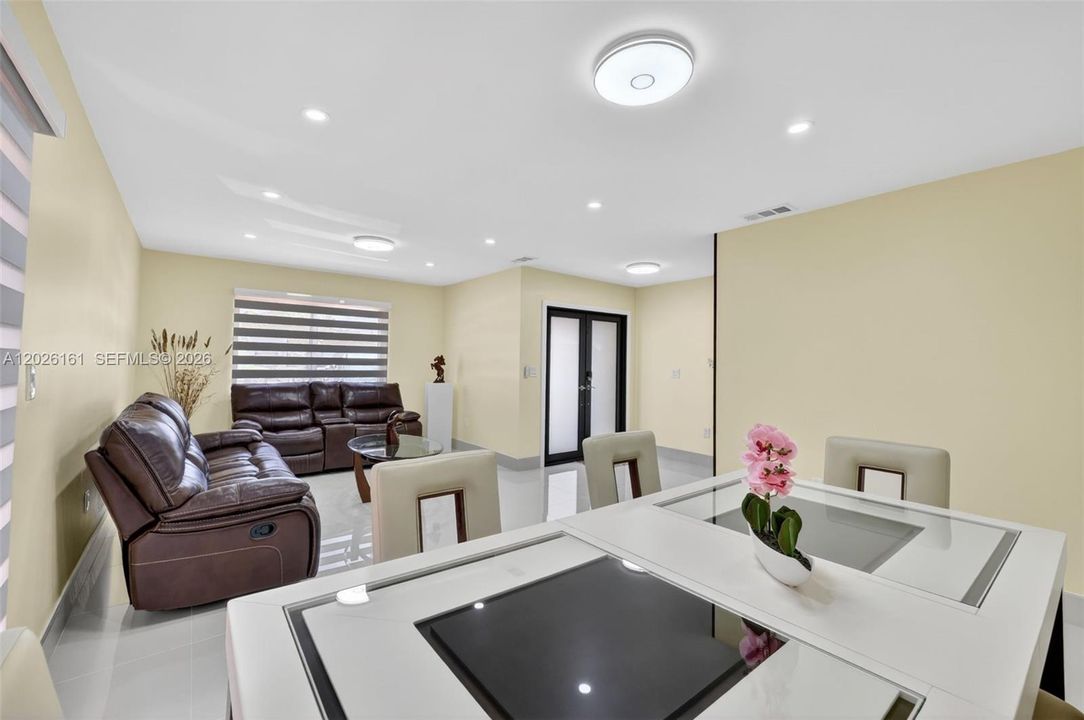 For Sale: $765,000 (3 beds, 2 baths, 1569 Square Feet)