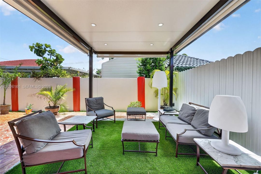 For Sale: $765,000 (3 beds, 2 baths, 1569 Square Feet)